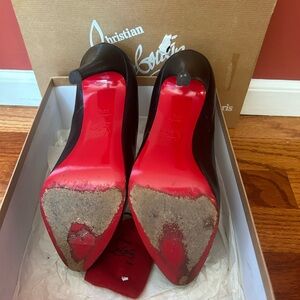 Christian Louboutin black heel pump 38.5